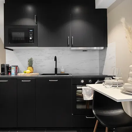 Renovated Jan 24 - Queen Beds - Behind Bryggen Daire *